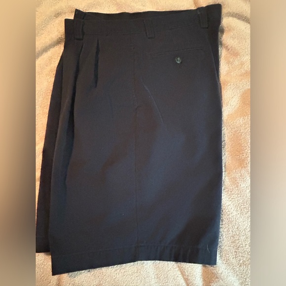 Greg Norman black shorts. 100% polyester. Size 38. EUC - Picture 2 of 5